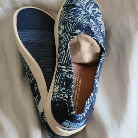 TOMS Avalon Blue Batik Textile Size 5 Women's - Picture 6 of 10